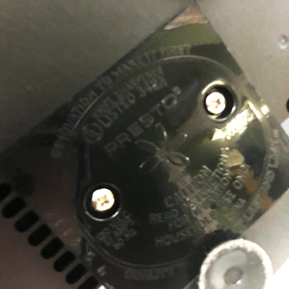 Presto Eversharp electric sharpener & 3 Chicago Cutlery chef knives - Picture 7 of 7